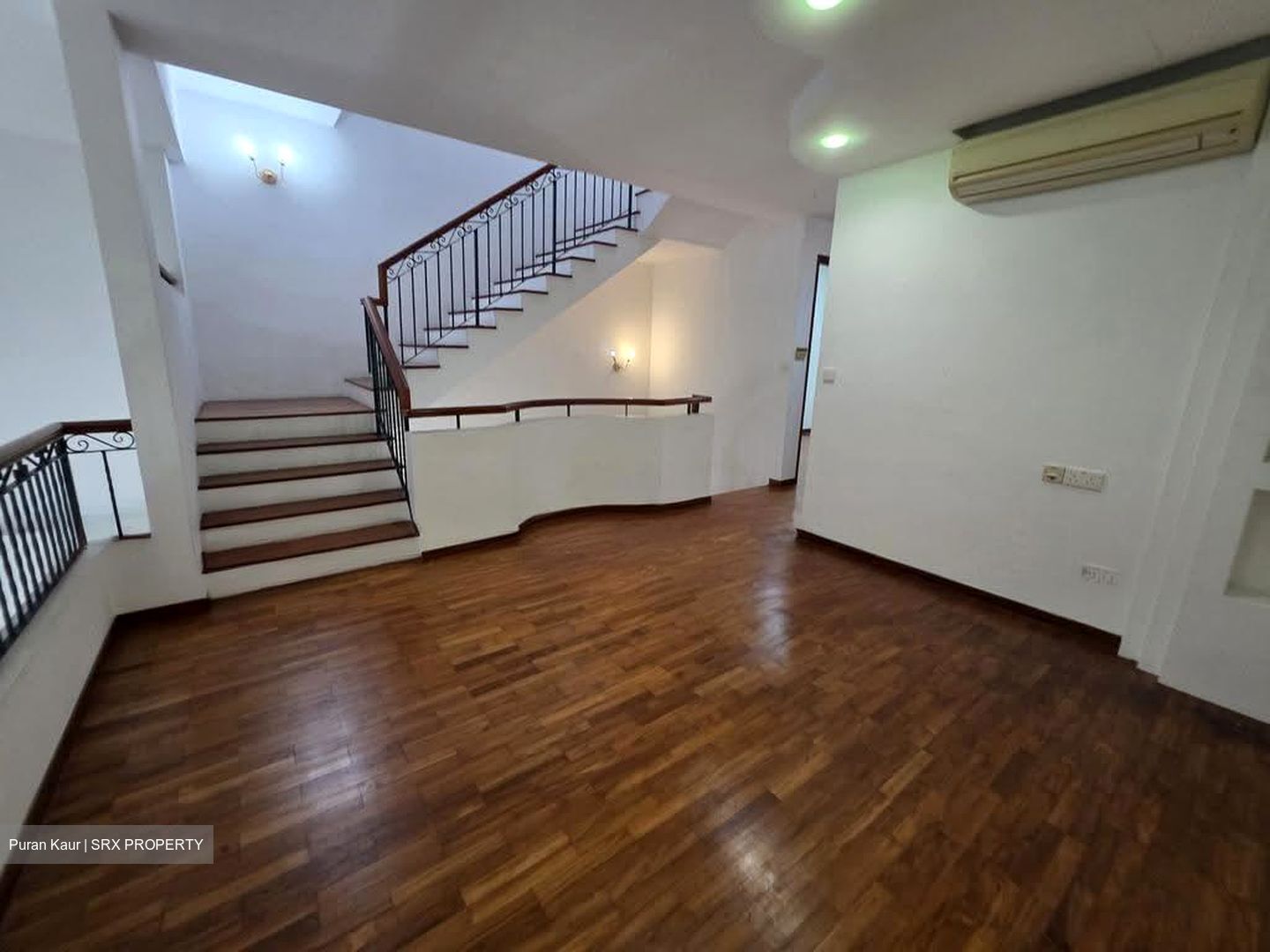 Fernhill Road (D10), Semi-Detached #635345011